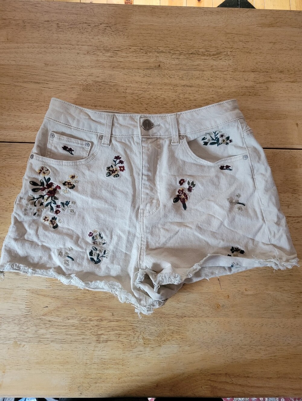 Slightly Distressed White Jean Short
